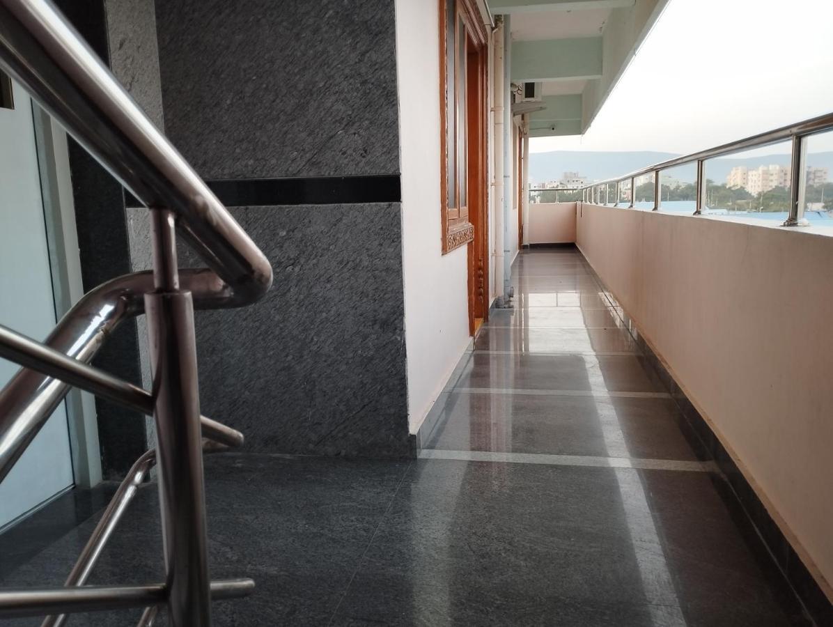 Sls Homestay - Luxury Ac Service Apartments 1Bhk, 2Bhk, 3Bhk - Direct Flyover To Alipiri Tirumala Gate - Walk To Ps4 Pure Veg Restaurants, Supermarkets - Near To National Highway & Padmavathi Amma Temple - Modular Kitchen, Living Room -Free Superfast Тирупати Экстерьер фото